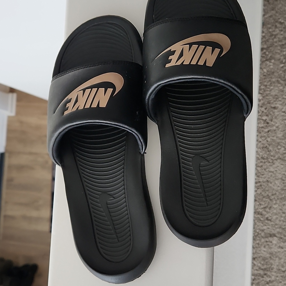 Nike slides